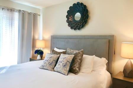 Сasa de vacaciones Rainforest 4 Bedroom Poolspa Walk2disneyland Anaheim