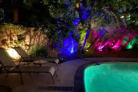 Сasa de vacaciones Rainforest 4 Bedroom Poolspa Walk2disneyland Anaheim