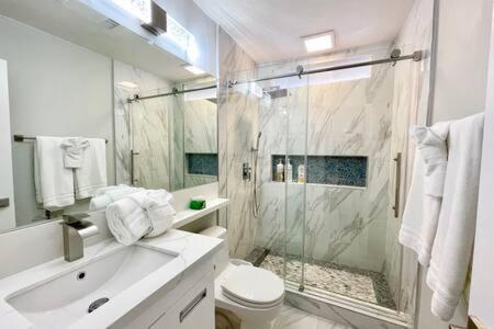 Сasa de vacaciones Rainforest 4 Bedroom Poolspa Walk2disneyland Anaheim